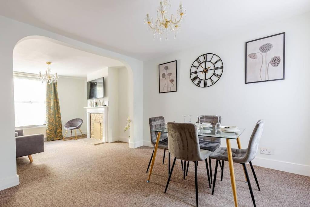 2bed By Jubilee Square